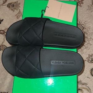 New Bottega Veneta slider patterned slides size 40 mens 7 black rubber sandals